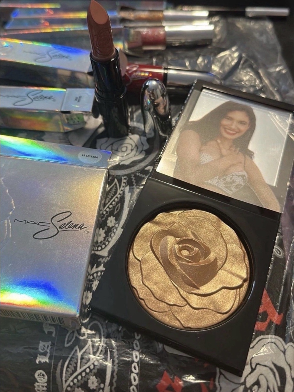 MAC Cosmetics Selena Shimmering Rose Highlighter - Radiant Gold